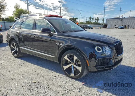 2020 Bentley Bentayga z USA, uszkodzony, nr VIN SJAAM2ZV0LC027884